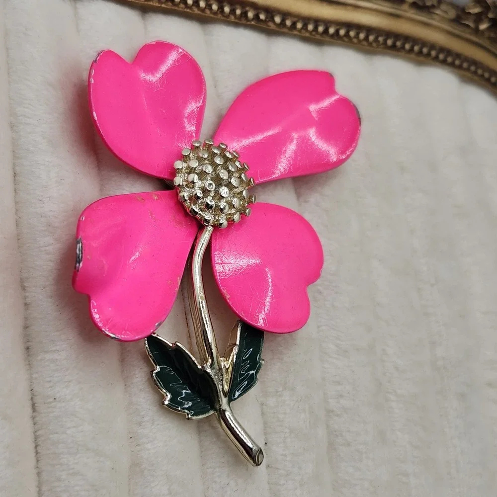 Vintage Hot Pink Enamel Flower Brooch 1960s Sarah Coventry Mod Pop Art Pin